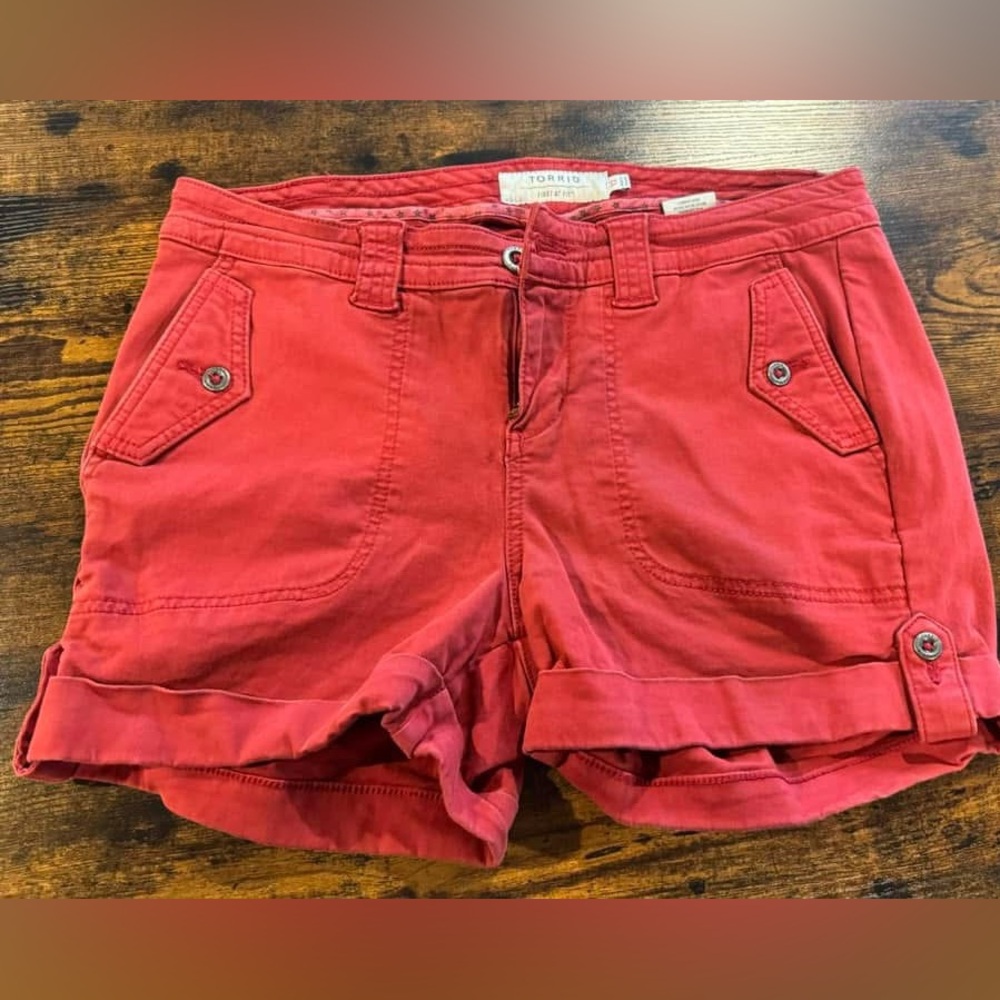 Size 12 shorts from Torrid. Like new. Fit is very comfortable.